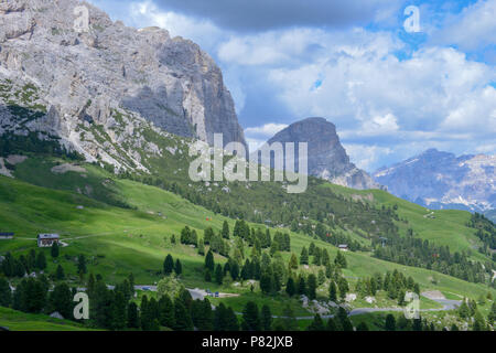 Schönen Sommer auf die Berge der Sella Gruppe auf Dolomiten, Italien Stockfoto