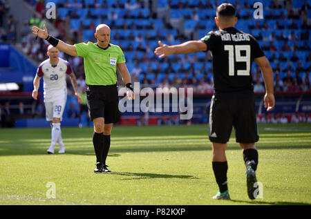 Moskau, Russland - 16. Juni: Schiedsrichter Szymon Marciniak reagiert während der FIFA WM 2018 Russland Gruppe D Match zwischen Argentinien und Island bei Spartak Stadium am 16. Juni 2018 in Moskau, Russland. (Foto von Lukasz Laskowski/PressFocus/MB Medien) Stockfoto