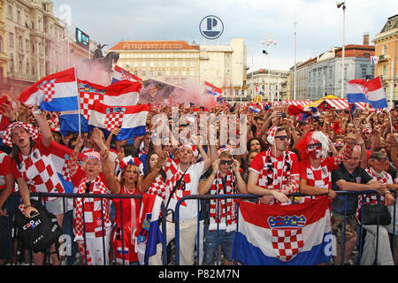 ZAGREB, KROATIEN - 07. Juli kroatischen Fußball-Fans auf dem platz Ban Jelacic, FIFA WORLD CUP 2018 Russland match Russland vs Kroatien am 07. Juli, 20. Stockfoto