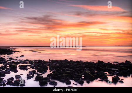 Kust bij Zonsondergang Noorzee Laag Wasser, Sonnenuntergang an der Nordsee bei Ebbe Stockfoto