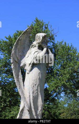 An der Böhmischen National Cemetery in Chicago, Illinois, an einem schönen Sommertag. Stockfoto