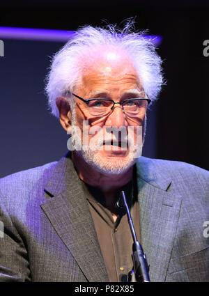 Canadian-Sri Lanka Autor Michael Ondaatje spricht nach genannt werden den Gewinner des Goldenen Man Booker für seinen Roman "Der englische Patient" in der Royal Festival Hall, Southbank Centre in London. PRESS ASSOCIATION. Bild Datum: Sonntag, Juli 8, 2018. Photo Credit: Isabel Infantes/PA-Kabel Stockfoto