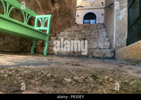 Straße und Gebäude in der Altstadt von Rovinj in Kroatien Stockfoto