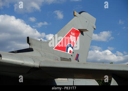 Blick auf die Schwanzflosse eines Tornado GR4 Schnelle Jet an der RAF 100 Flugzeuge Tour an Horse Guards in London im Juli 2018 Stockfoto