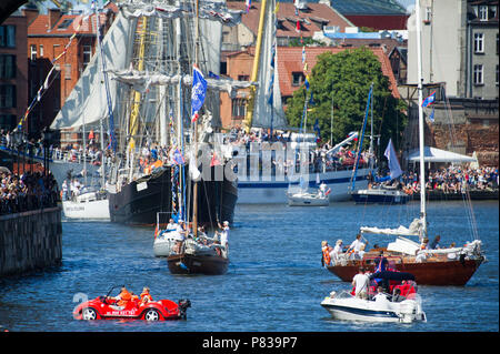 Danzig, Polen. 8. Juli 2018. Segelschiffe Parade am Fluss Mottlau während 22 Baltic Sail Danzig in Danzig, Polen. 8. Juli 2018 © wojciech Strozyk/Alamy leben Nachrichten Stockfoto