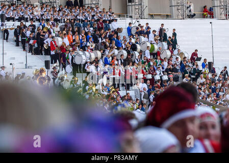 Riga, Lettland. 8. Juli 2018. 08.07.2018. RIGA, Lettland. Abschlusskonzert "Nach dem Sternenhimmel Path' während des Songs und Tanz Fest. Credit: gints Ivuskans/Alamy leben Nachrichten Stockfoto