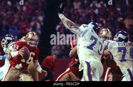 San Francisco, Kalifornien, USA. 27 Nov, 1989. San Francisco 49ers vs New York Giants im Candlestick Park Montag, 27. November 1989. 49ers Beat Riesen 34-24. 49er Quarterback Joe Montana Credit: Al Golub/ZUMA Draht/Alamy leben Nachrichten Stockfoto