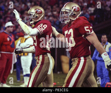 San Francisco, Kalifornien, USA. 27 Nov, 1989. San Francisco 49ers vs New York Giants im Candlestick Park Montag, 27. November 1989. 49ers Beat Riesen 34-24. San Francisco Defensive zurück Don Griffin (29) und linebacker Bill Romanowski Credit: Al Golub/ZUMA Draht/Alamy leben Nachrichten Stockfoto