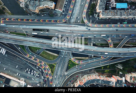 Shenyang, Shenyang, China. 9. Juli 2018. Shenyang, China - Luftaufnahmen der kompliziertesten Überführung in Shenyang, Provinz Liaoning im Nordosten Chinas. Credit: SIPA Asien/ZUMA Draht/Alamy leben Nachrichten Stockfoto