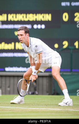 London, Großbritannien. 5. Juli 2018. Michail Kukushkin (KAZ) Tennis: Michail Kukushkin Kasachstans während der Männer singles Match in der zweiten Runde Wimbledon Lawn Tennis Championships gegen Rafael Nadal aus Spanien an der All England Lawn Tennis und Croquet Club in London, England. Quelle: LBA/Alamy leben Nachrichten Stockfoto