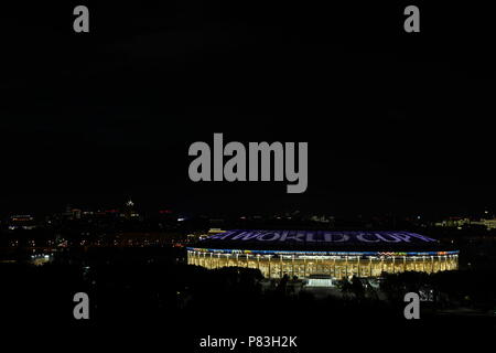 Einen allgemeinen Blick auf das beleuchtete Luzhniki Stadion von der FIFA Fan Fest in Moskau, Russland während der FIFA WM Russland 2018, 7. Juli 2018. Credit: kenzaburo Matsuoka/LBA/Alamy leben Nachrichten Stockfoto