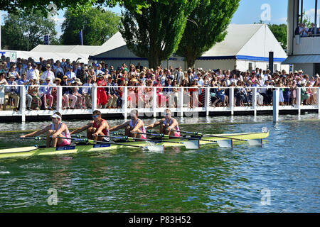 In den letzten Rennen für die Königin Mutter Challenge Cup am Henley Royal Regatta Großbritanniens Quad von Leander Club und Agecroft waren begeistert mit ihren über die norwegische Mannschaft gewinnen nach einem harten paar Rennen auf der letzten World Cup Regatta. Ihre Zeiten von 1,47 und 3,00 brach die Barriere und Fawley Schallplatten bzw.. Allerdings verpasste die gesamte Kursaufzeichnung von nur einer Sekunde. Kredit Wendy Johnson/Alamy leben Nachrichten Stockfoto