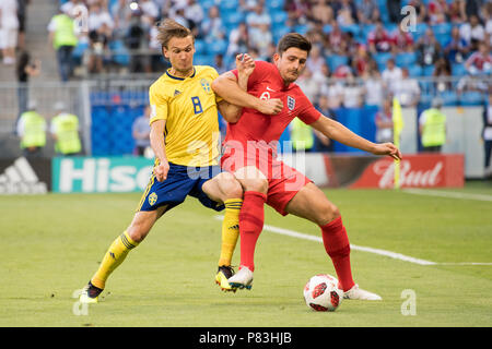 Samara, Russland. 07 Juli, 2018. Albin EKDAL (l., SWE) versus Harry MAGUIRE (ENG), Aktion, Duellen, Schweden (SWE) - England (ENG) 0:2, Viertelfinale, Spiel 60, 07/07/2018 in Samara; Fußball-WM 2018 in Russland vom 14.06. - 15.07.2018. | Verwendung der weltweiten Kredit: dpa/Alamy leben Nachrichten Stockfoto