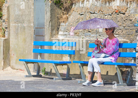 Bournemouth, Dorset, Großbritannien. 9. Juli 2018. UK Wetter: heiß und sonnig wie sunseekers Kopf zum Meer die Sandstrände in Bournemouth zu genießen. Credit: Carolyn Jenkins/Alamy leben Nachrichten Stockfoto