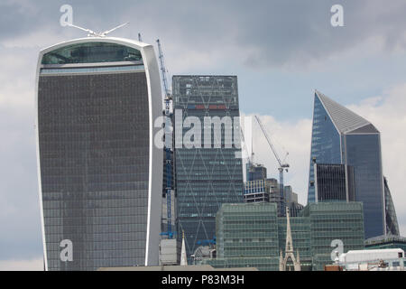 London, UK, 09. Juli 2018, heißes Wetter weiterhin in London als Besucher und Touristen genießen Sie die Sonne, das Wetter ist heiß und sonnig für die absehbare Zukunft, bisher ist dies der heißeste Sommer seit 1976. Kredit Keith Larby/Alamy leben Nachrichten Stockfoto