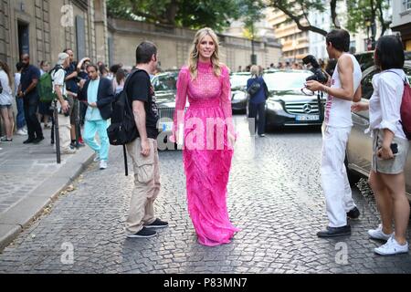 Paris, Frankreich. 04. Juli 2018. Nicky Hilton an der Valentino Landebahn zeigen während der Haute Couture Fashion Week in Paris - Juli 4, 2018 - die Credit: Runway Manhattan*** Für die redaktionelle Nutzung nur*** | Verwendung weltweit/dpa/Alamy leben Nachrichten Stockfoto