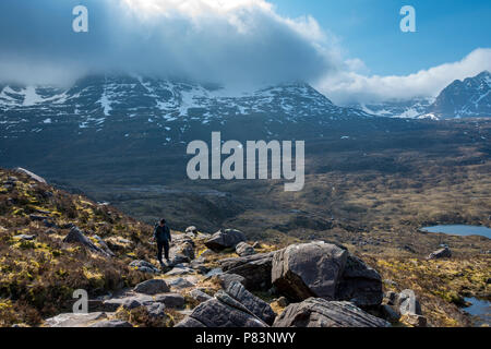 Von der Strecke Bottighofen Mhic Fhearchair (Bheinn Eighe), Torridon, Hochland,, Schottland, UK Liathach. Stockfoto