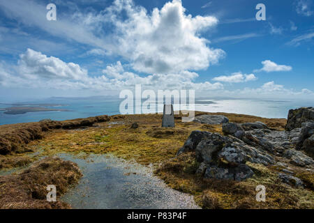 Auf der Suche über den Sound von Harris vom Gipfel des Ceapabhal auf Toe Kopf (Gob ein Tobha) South Harris, Western Isles, Schottland, Großbritannien Stockfoto