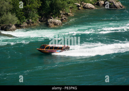 Whirlpool Jet Boat Tour auf dem Niagara River Gorge in Niagara, Niagara Falls, Ontario, Kanada Stockfoto