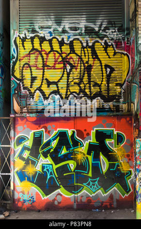 Bunte street art Graffiti Gasse, im Modeviertel von Toronto, Ontario, Kanada Stockfoto