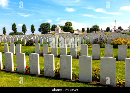 Tyne Cot Friedhof in der Nähe von Ieper in Belgien Häuser die Grabsteine und Gräber von Tausenden von Commonwealth Soldaten im Ersten Weltkrieg getötet Stockfoto