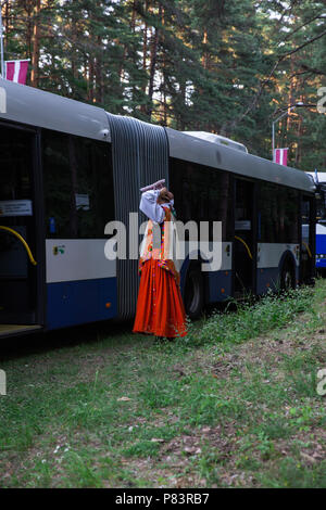 Stadt Riga, Lettland. Choral Festival, Sänger an der Straße, Tracht und Kultur. Reisen Foto 2018. Stockfoto