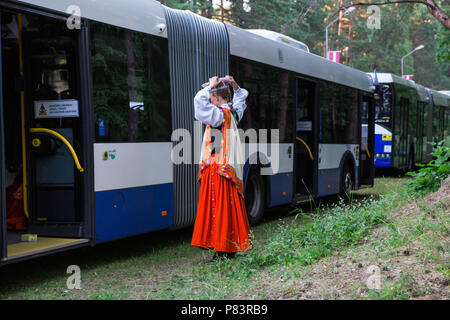 Stadt Riga, Lettland. Choral Festival, Sänger an der Straße, Tracht und Kultur. Reisen Foto 2018. Stockfoto