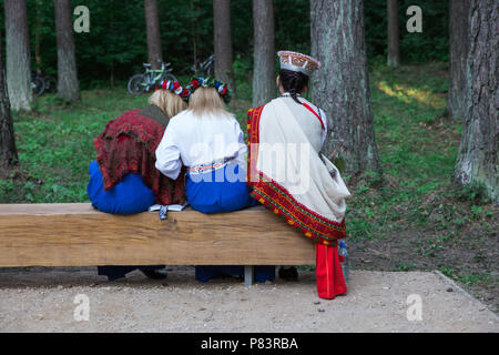 Stadt Riga, Lettland. Choral Festival, Sänger an der Straße, Tracht und Kultur. Reisen Foto 2018. Stockfoto