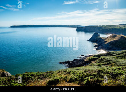 Blick auf die Weite des Oxwich Bay von oben drei Cliff Bay in Richtung Oxwich Kopf auf der Halbinsel Gower in South Wales UK Stockfoto