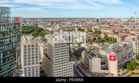 Erhöhter Blick auf das Berliner Stadtbild vom Panoramapunkt am Potsdamer Platz Stockfoto