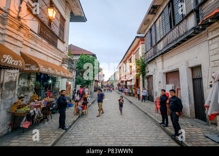 Die malerische 16. Jahrhundert spanische Kolonialstadt Vigan in den Philippinen mit ihren mit Kopfstein gepflasterten Straßen Stockfoto