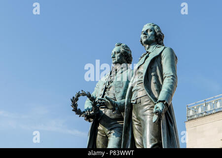 Denkmal für Goethe und Schiller in Weimar. Stockfoto