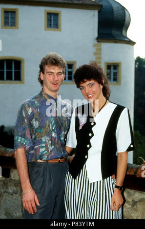 Markus Baron von und zu Aufseß mit Freundin Irene Stieber, Deutschland 1991. Markus Graf von und zu Aufsess mit seiner Freundin Irene Stieber, Deutschland 1991. Stockfoto