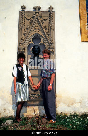 Markus Baron von und zu Aufseß mit Freundin Irene Stieber, Deutschland 1991. Markus Graf von und zu Aufsess mit seiner Freundin Irene Stieber, Deutschland 1991. Stockfoto