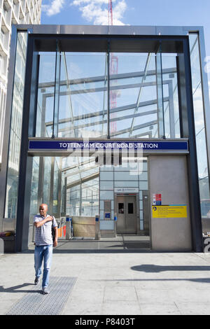 Eingang zur neuen Station Tottenham Court Road, London, UK Stockfoto