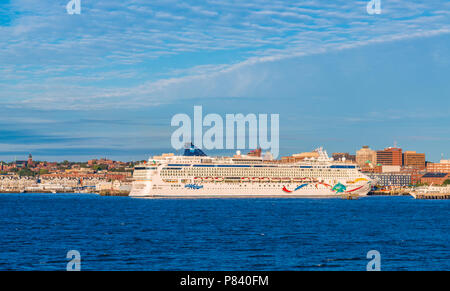 Kreuzfahrtschiff Norwegian Dawn in Portland Maine Stockfoto