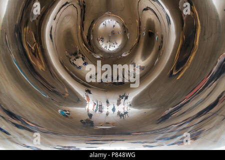 Reflexionen in der Cloud Gate, Chicago, Illinois. Stockfoto