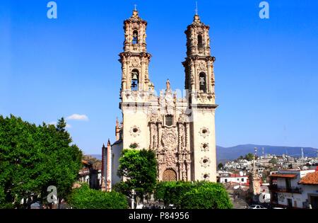 Fassade von Santa Prisca Pfarrkirche, Taxco de Alarcón Stadt, Bundesstaat Guerrero, Mexiko Stockfoto