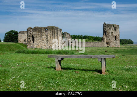 Die Ruinen der Burg Feuerstein, der ersten walisischen Schloss erbaut von König Edward I im Rahmen der seinen Ring von Eisen. Stockfoto