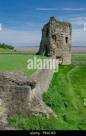 Die Ruinen der Burg Feuerstein, der ersten walisischen Schloss erbaut von König Edward I im Rahmen der seinen Ring von Eisen. Stockfoto