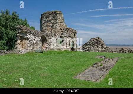 Die Ruinen der Burg Feuerstein, der ersten walisischen Schloss erbaut von König Edward I im Rahmen der seinen Ring von Eisen. Stockfoto