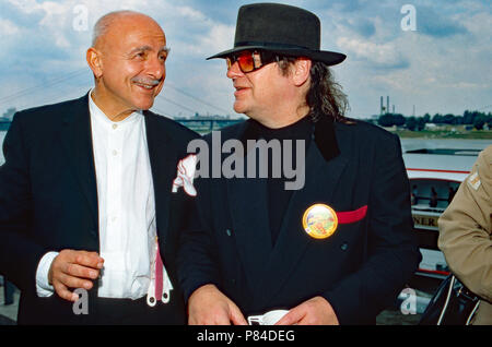 Sänger Udo Lindenberg (rechts) und Künstler Jörg Immendorff bei der Jazz Rallye in Düsseldorf, Deutschland 2001. Sänger Udo Lindenberg (rechts) und Künstler Jörg Immendorff, die Jazz Rallye Duesseldorf, Deutschland 2001. Stockfoto