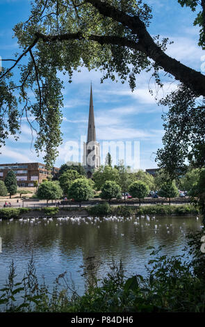 Glovers Nadel (aka St Andrews Spire), eine hohe lokale Wahrzeichen in der Stadt Worcester in der Nähe des Flusses Severn, Worcestershire, West Midlands, UK Stockfoto