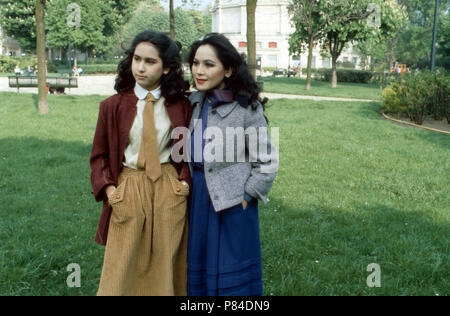 Ratna Sari Dewi Sukarno mit Tochter Kartika Carina in Paris, Frankreich 1980er Jahre. Ratna Sari Dewi Sukarno mit Tochter Kartika Carina bei Paris, Frankreich 1980er Jahre. Stockfoto