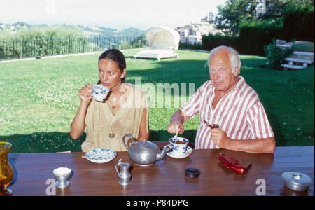 Wis Curd Jürgens mit Ehefrau Christine im türkeirundreise in Saint Paul de Vence, Frankreich 1978. Schauspieler Curd Jürgens mit seiner Frau Margie im Sommer Urlaub in Saint Paul de Vence, Frankreich 1978. Stockfoto