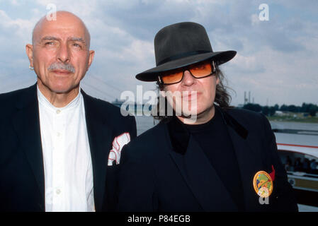 Sänger Udo Lindenberg (rechts) und Künstler Jörg Immendorff bei der Jazz Rallye in Düsseldorf, Deutschland 2001. Sänger Udo Lindenberg (rechts) und Künstler Jörg Immendorff, die Jazz Rallye Duesseldorf, Deutschland 2001. Stockfoto