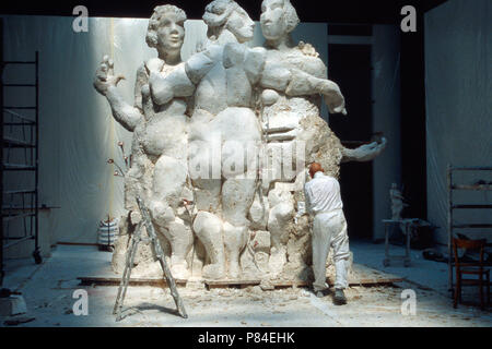 Professor Markus Lüpertz, Malerei, Bildhauerei und Objektkunst in Düsseldorf, Deutschland 1996. Gemälde, Skulpturen und Objekte der deutsche Künstler, Bildhauer und Maler Markus Luepertz in Duesseldorf, Deutschland 1996. Stockfoto