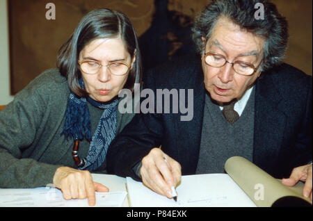 Der katalonische spanische Künstler Antoni Tapies, Deutschland 1998. Katalanische spanischen Künstlers Antoni Tapies, Deutschland 1998. Stockfoto