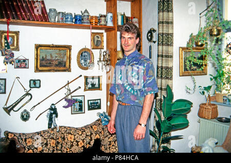 Markus Baron von und zu Aufseß im familienstammsitz Burg Unteraufseß, Deutschland 1991. Markus Graf von und zu aufsess am Wohnort der Familie, schloss Unteraufsess, Deutschland 1991. Stockfoto