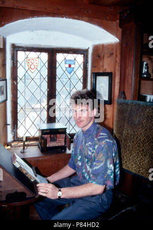 Markus Baron von und zu Aufseß im familienstammsitz Burg Unteraufseß, Deutschland 1991. Markus Graf von und zu aufsess am Wohnort der Familie, schloss Unteraufsess, Deutschland 1991. Stockfoto